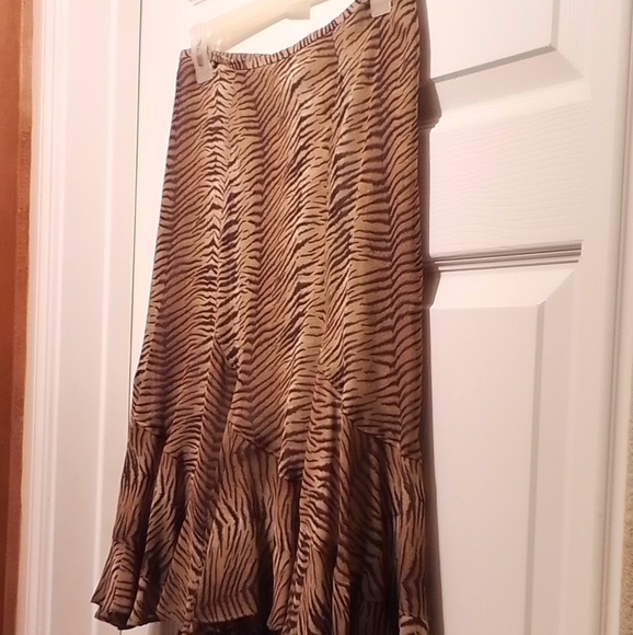 Liz Claiborne Animal Print Asymmetrical Skirt Sz 10 Fully lined Invisibl… - Picture 2 of 6